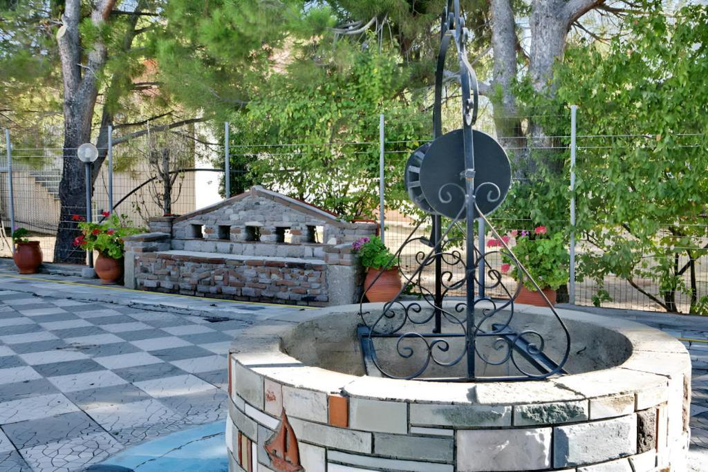 Theofilos Classic Hotel Петра Екстериор снимка